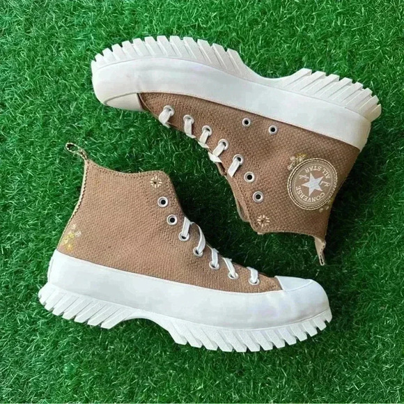 ✨New✨Converse Chuck Taylor All Star Lugged 2.0 Hi Sand Dune - Picture 2 of 8